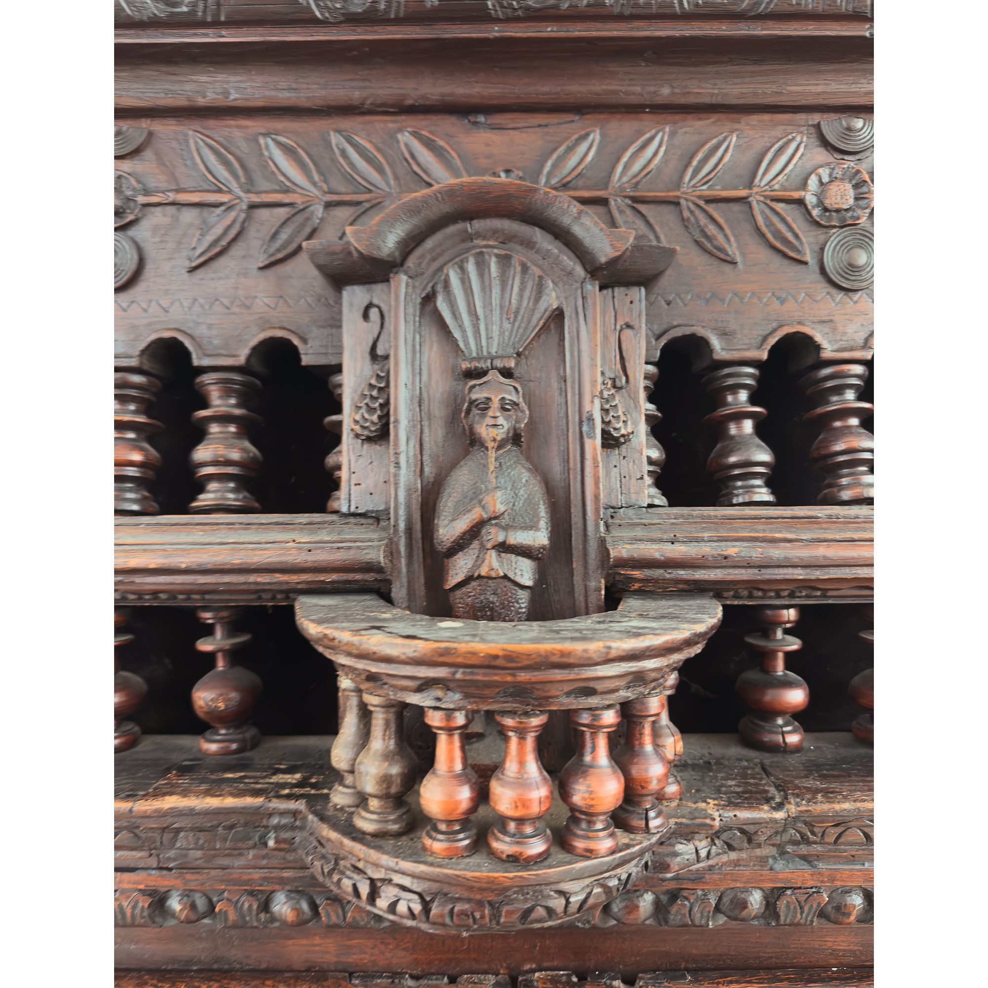 Antico armadio di noce, Portogallo