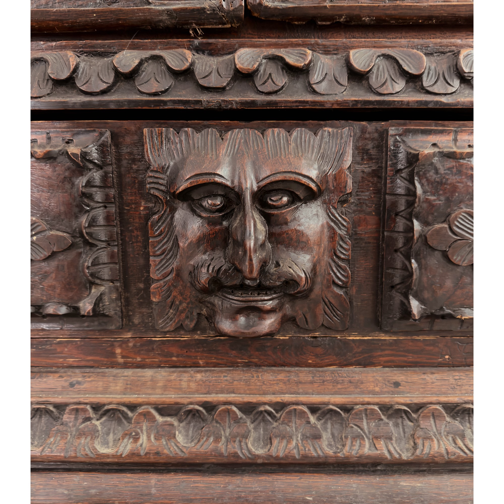 Antico armadio di noce, Portogallo