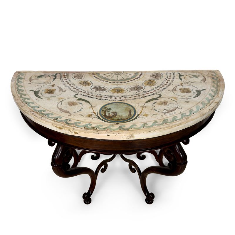 Console a mezzaluna di noce con piano di scagliola, Inghilterra, XIX secolo
