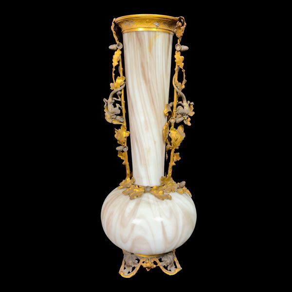 Vaso in vetro simulante il marmo