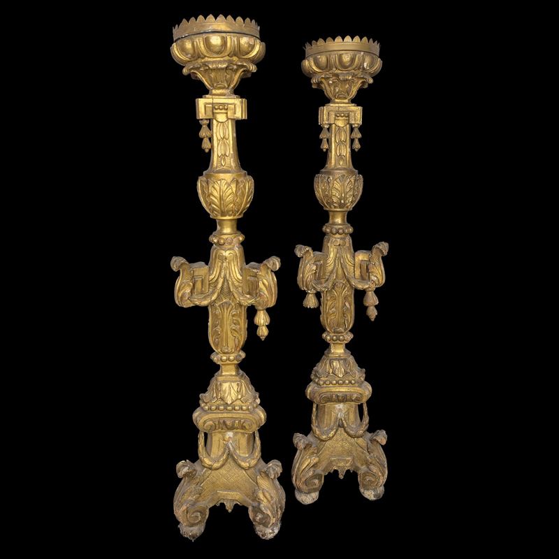 Coppia di torceri da terra, legno dorato, XVIII secolo