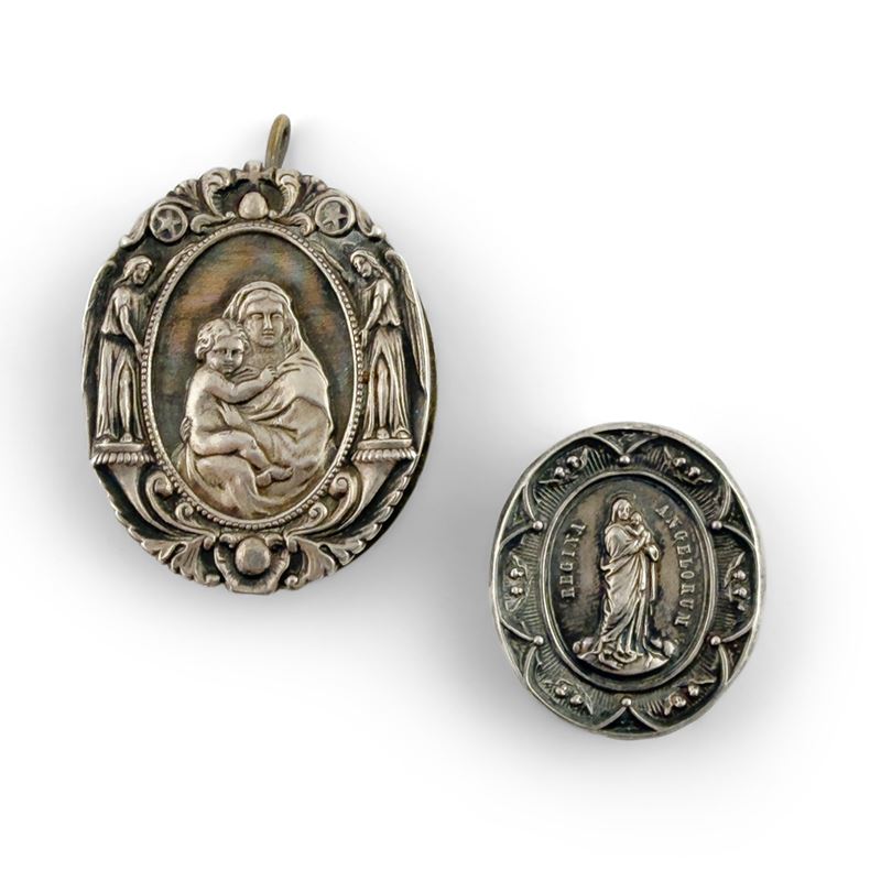 Due Piccoli Portareliquie Ovali in Argento, XIX Secolo