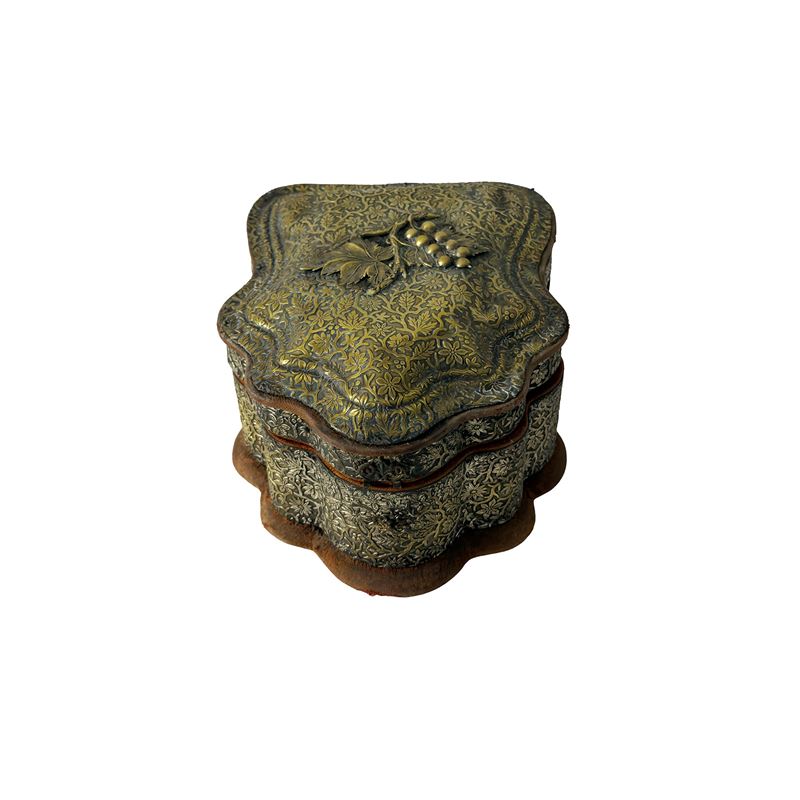 Cofanetto di forma polilobata, inizi del XX secolo