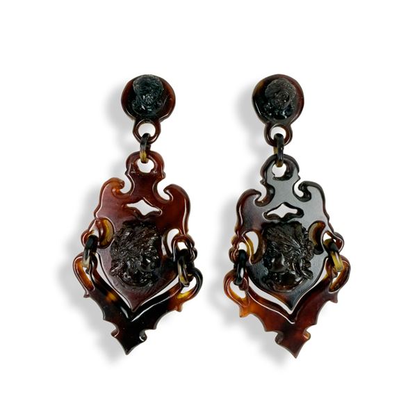 Paio di orecchini pendenti in tartaruga, Italia Meridionale, XIX secolo