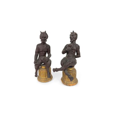 Scultore del XVIII secolo, Coppia di sculture in legno laccato rappresentanti un satiro seduto