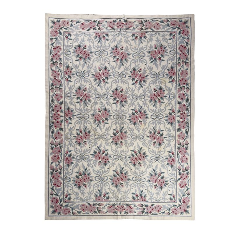 Tappeto petit-point, Cina, metà del XX secolo, cm 253x179