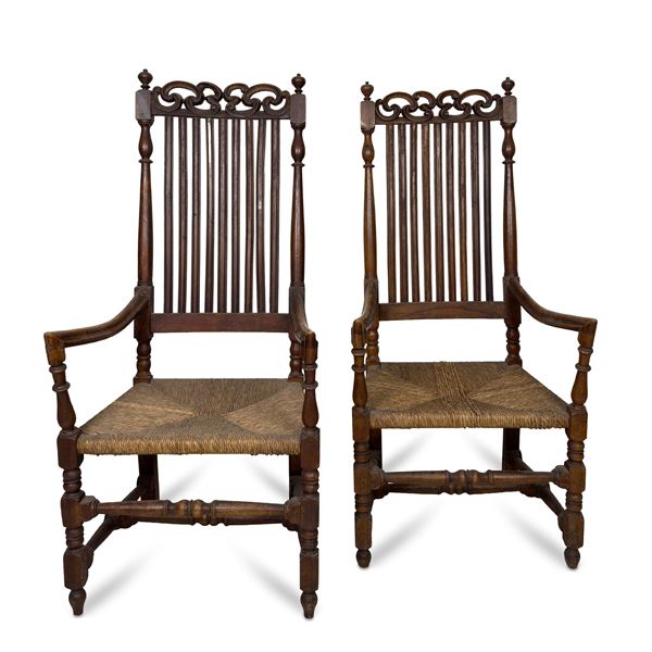 Coppia di poltrone di noce, Veneto, XVII secolo