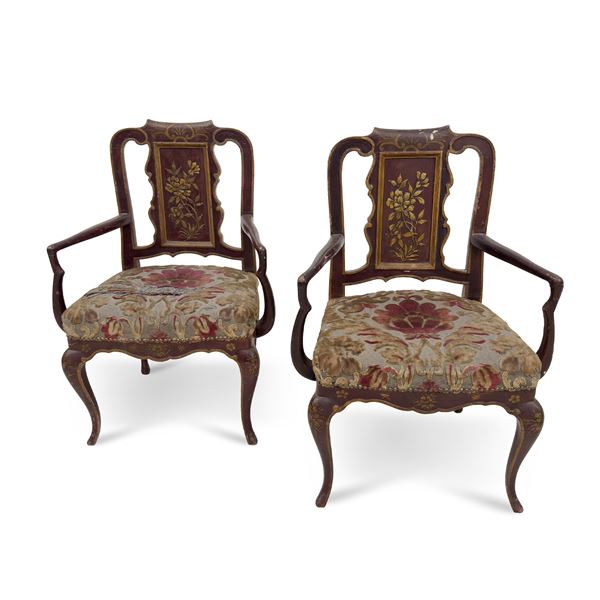 Coppia di poltroncine in legno laccato rosso bordeaux e dorato, Piemonte, inizi del XIX secolo