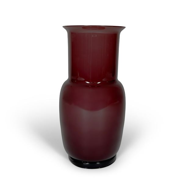 Vaso in vetro incamiciato viola, Murano, Paolo Venini