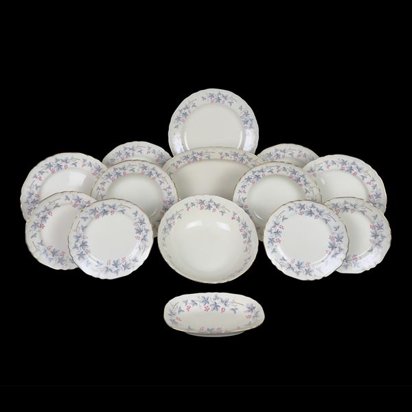 Servizio di piatti in porcellana bianca, grigia e rossa, Richard Ginori