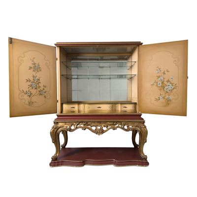 Mobile cabinet a due corpi in legno laccato rosso e dorato, anni '50