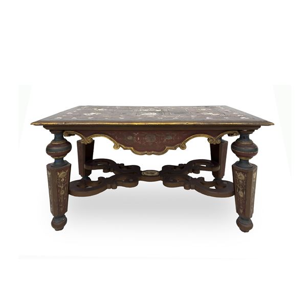 Tavolo da salotto in legno laccato verde e rosso