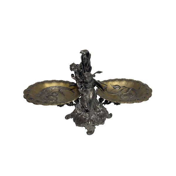 Centrotavola in metallo argentato e dorato, inizi del XX secolo