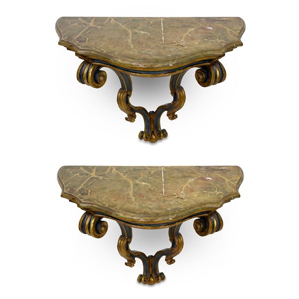 Coppia di mensole a goccia in legno laccato e dorato