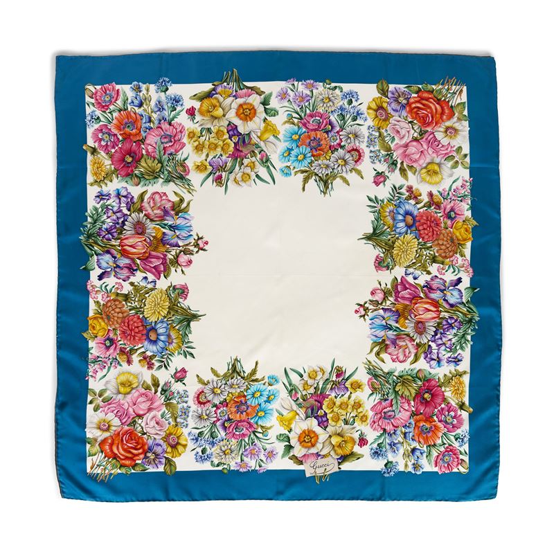 Gucci, Foulard in seta con stampa floreale policroma