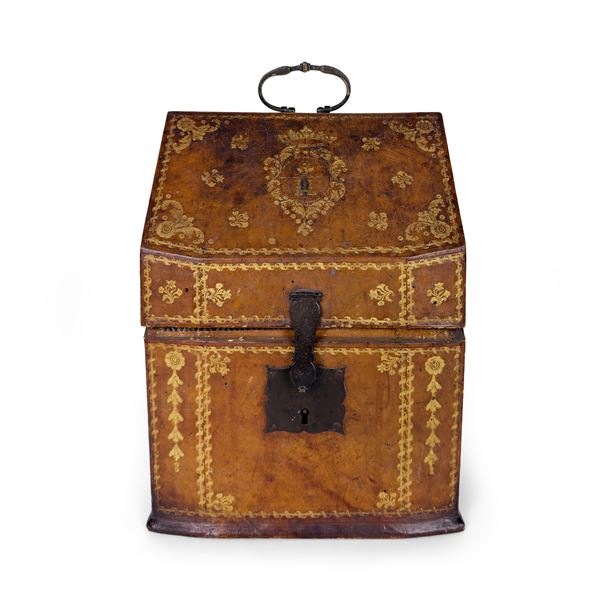 Custodia da posate in legno rivestito in cuoio con impressioni in oro, XVIII secolo