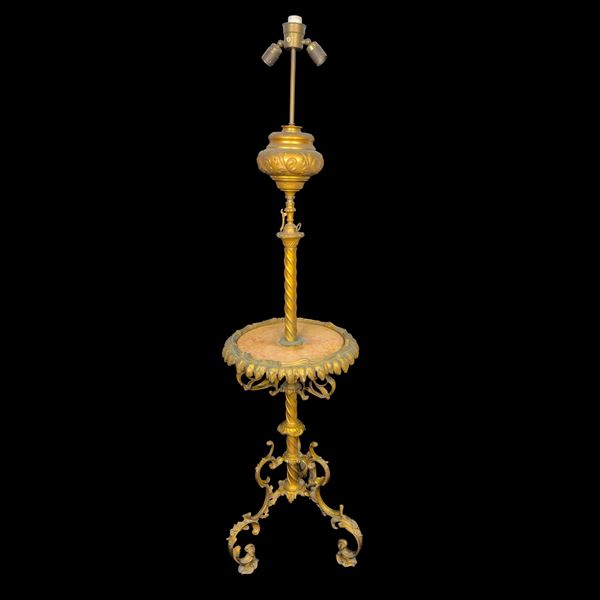 Gueridon in metallo dorato e cesellato, fine del XIX secolo