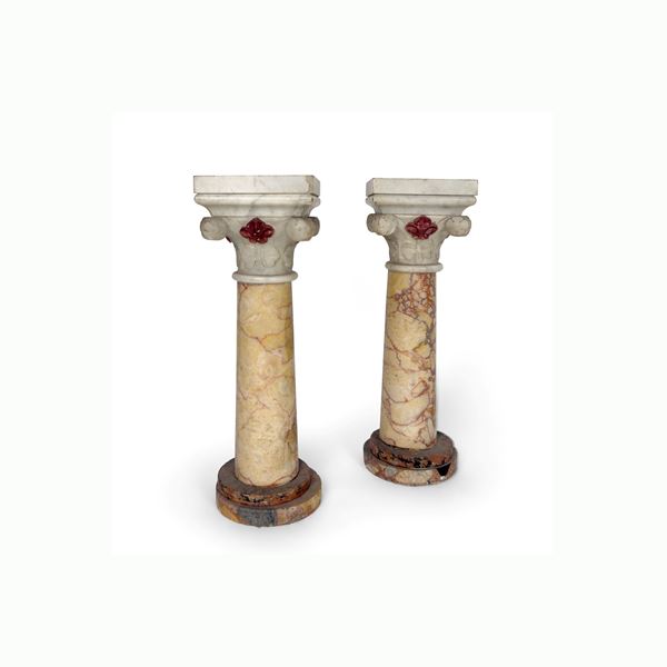 Coppia di colonnine in marmi vari, fine del XIX secolo