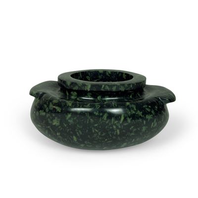 Vaso in serpentino verde, forma ovale schiacciata