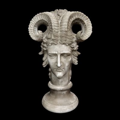 Scultore anonimo, Testa di satiro con grandi corna e bucranio, scultura bifronte in marmo bianco