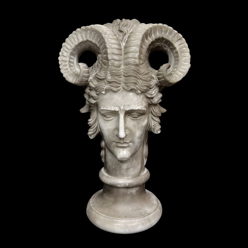 Scultore anonimo, Testa di satiro con grandi corna e bucranio, scultura bifronte in marmo bianco