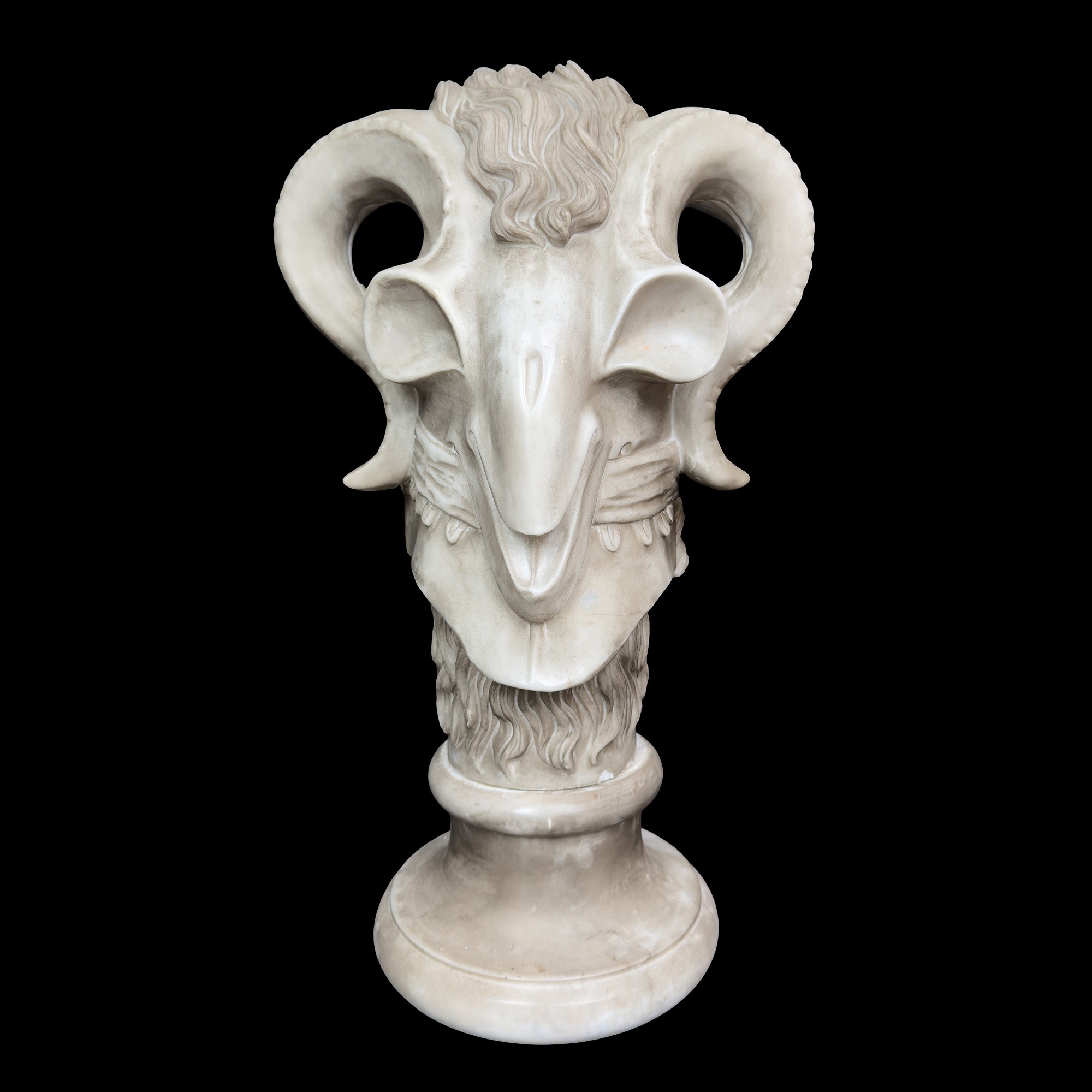 Scultore anonimo, Testa di satiro con grandi corna e bucranio, scultura bifronte in marmo bianco