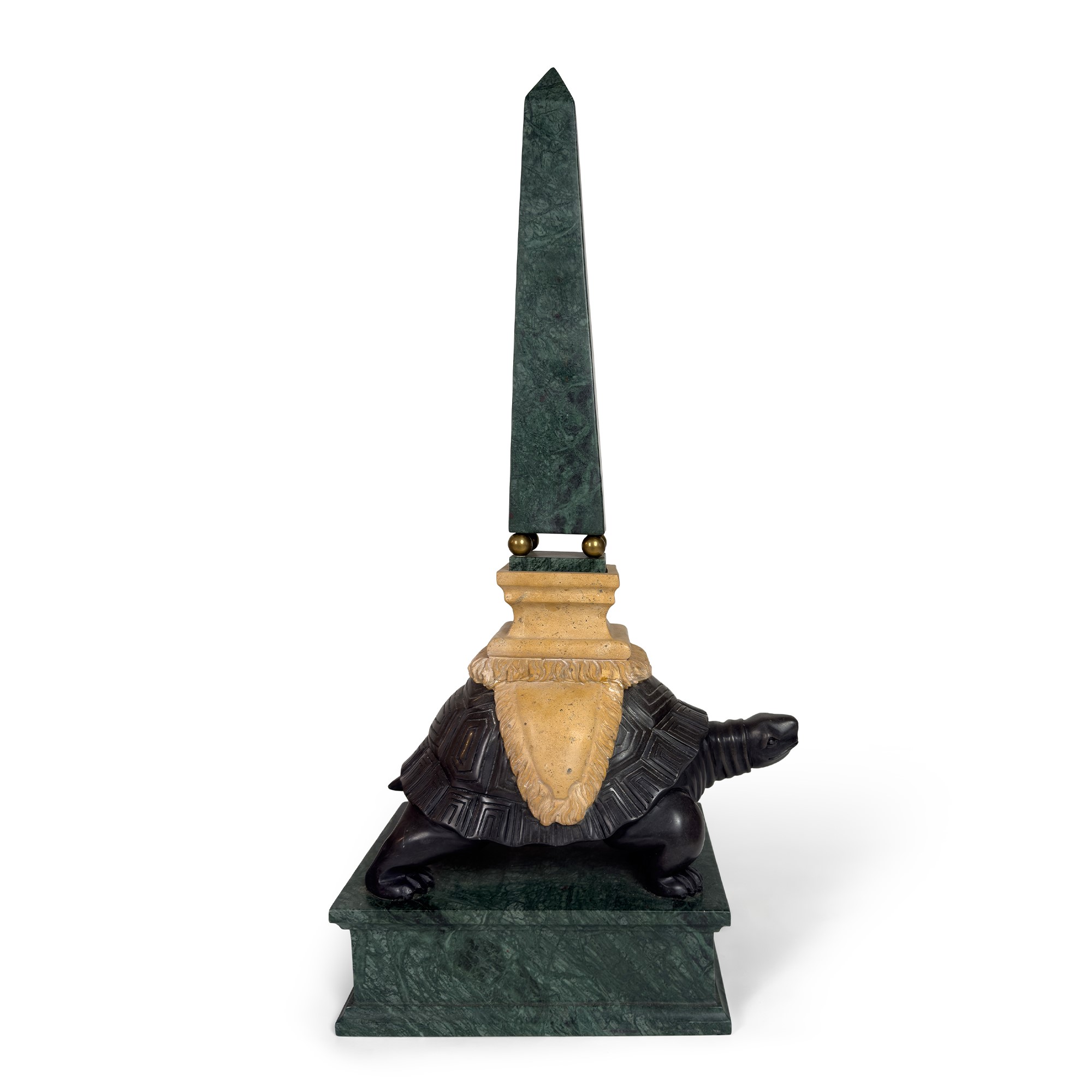 Scultore anonimo, Coppia di sculture in marmi policromi raffiguranti tartarughe con obelischi