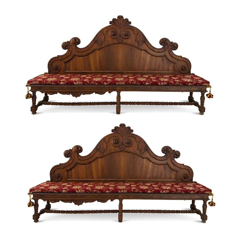 Coppia di grandi panche da androne di noce, Pistoia, XIX secolo, Angiolo Chiti