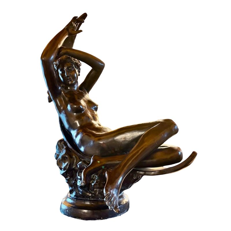 Selene Seduta su una Falce di Luna, Scultura di Bronzo Patinato