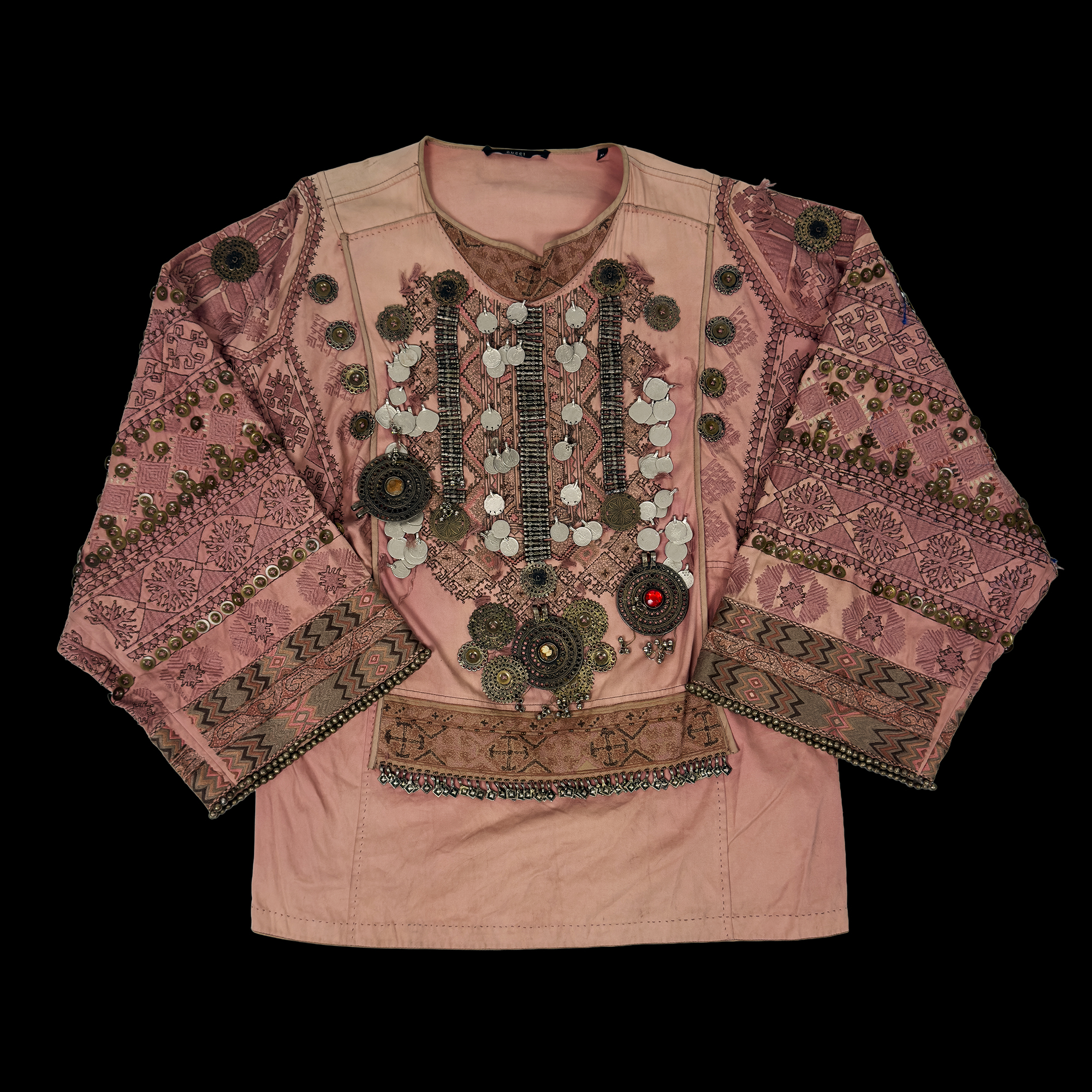 Gucci, Casacca in cotone rosa con ricami e ornamenti afghani