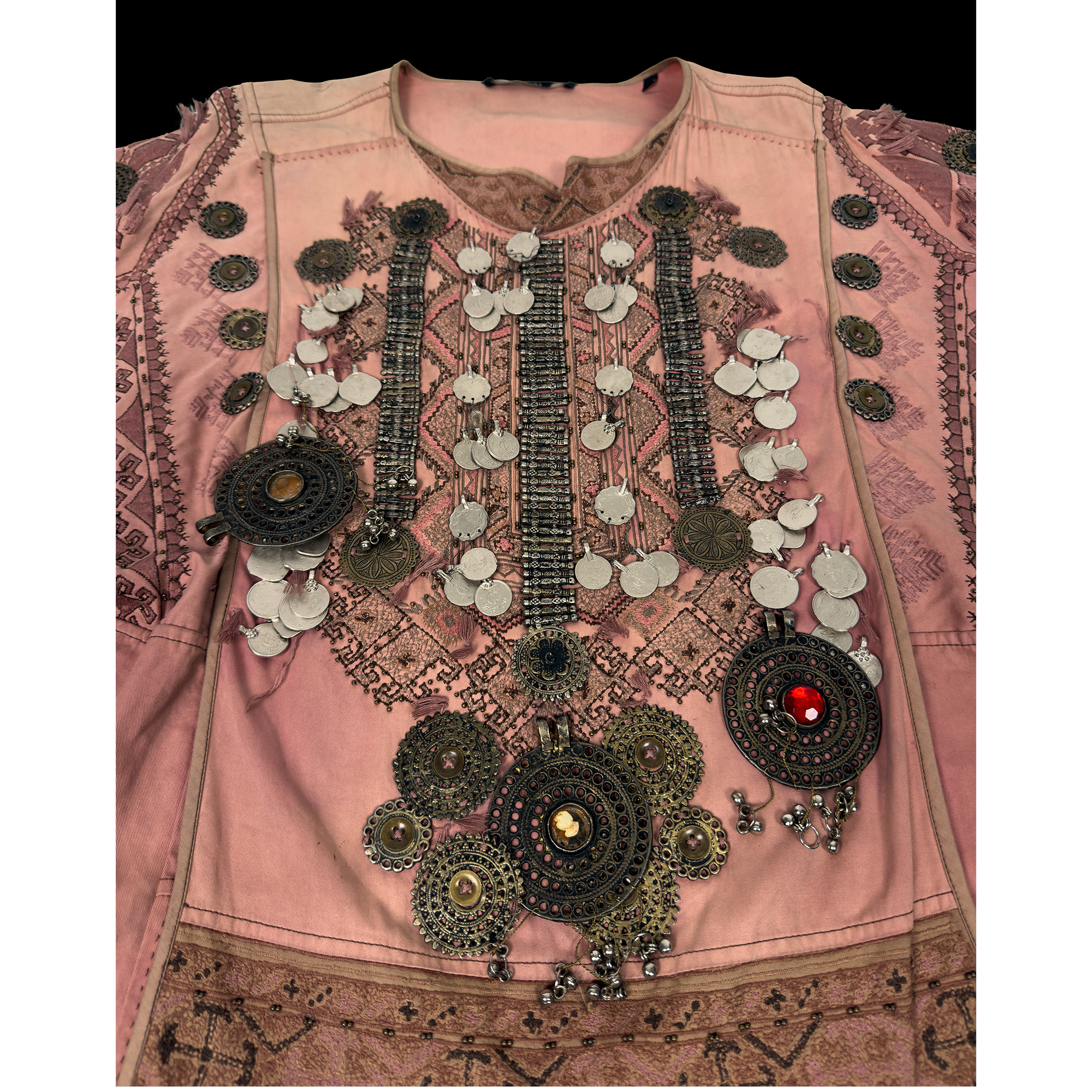 Gucci, Casacca in cotone rosa con ricami e ornamenti afghani
