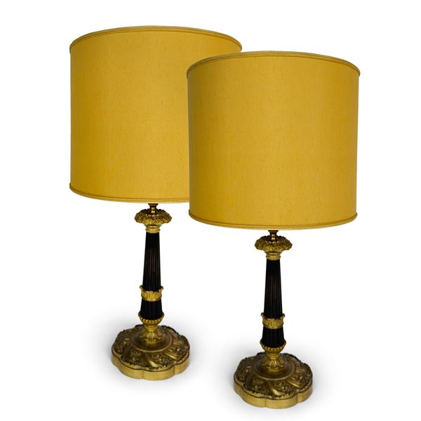 Coppia di candelieri in bronzo dorato e patinato, periodo Carlo X