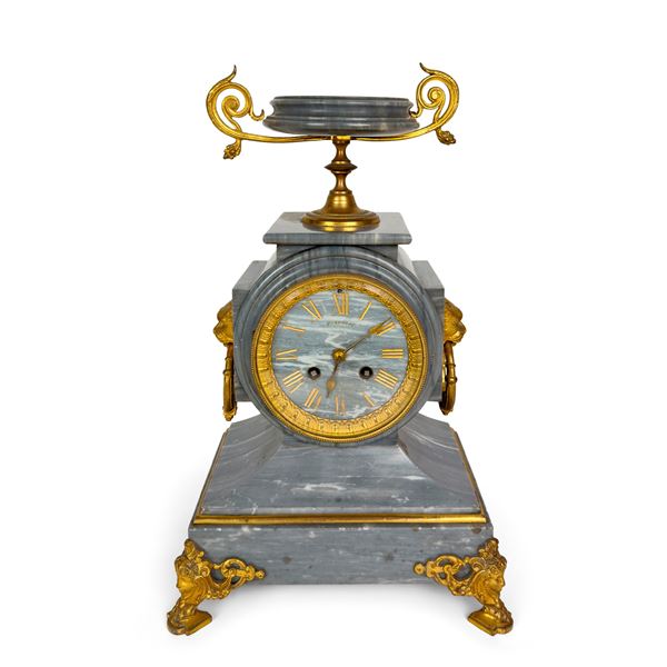 Pendola in marmo bardiglio, metallo e bronzo dorato, XIX secolo