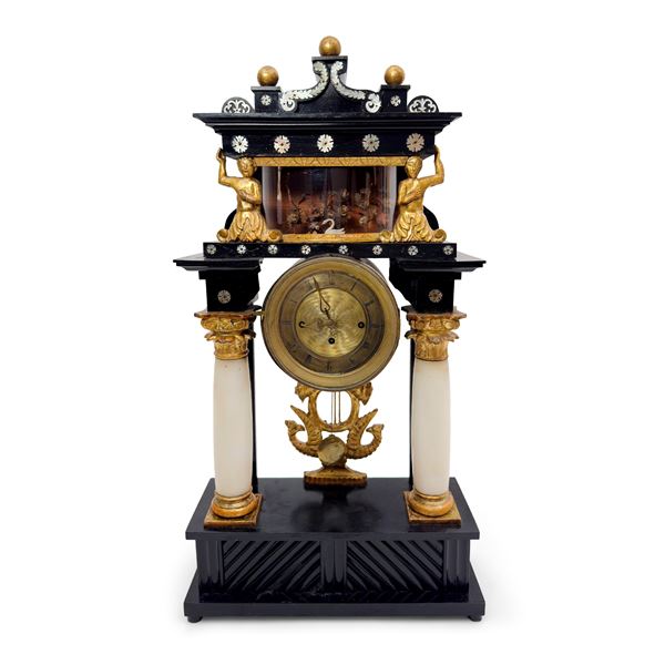 Pendola a tempietto in legno ebanizzato e dorato, Vienna, XIX secolo