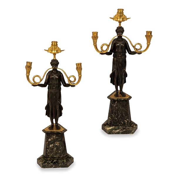 Coppia di candelabri in bronzo patinato e dorato, Francia, XIX secolo