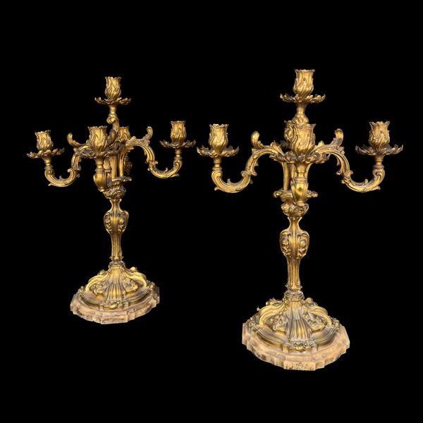 Coppia di candelabri in bronzo dorato, XIX secolo