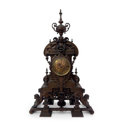 Pendola in Bronzo Patinata di Gusto Neo-egizio, Francia, XIX Secolo