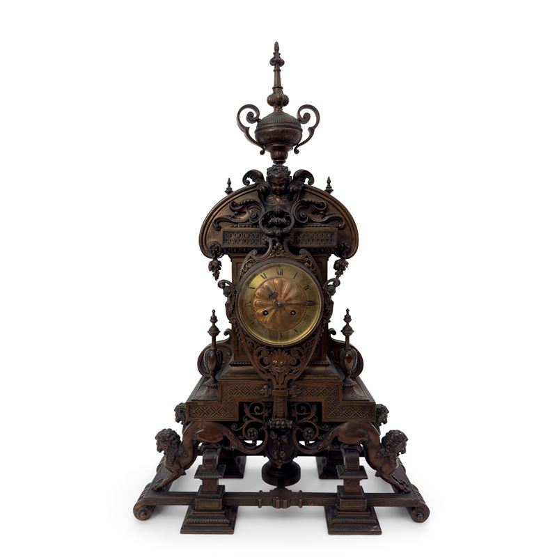 Pendola in Bronzo Patinata di Gusto Neo-egizio, Francia, XIX Secolo