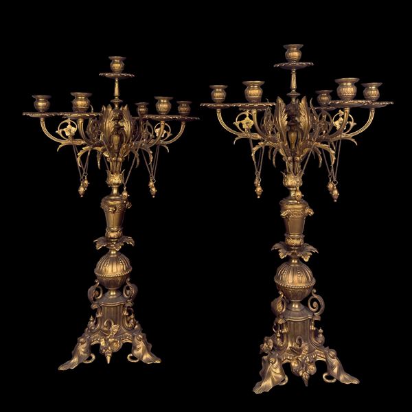 Coppia di candelabri in bronzo dorato, fine del XIX - inizi del XX secolo