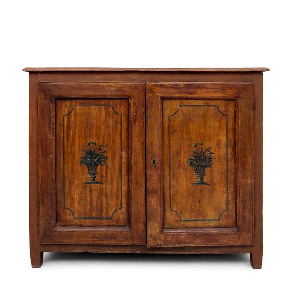 Coppia di antiche credenze in legno laccato ocra