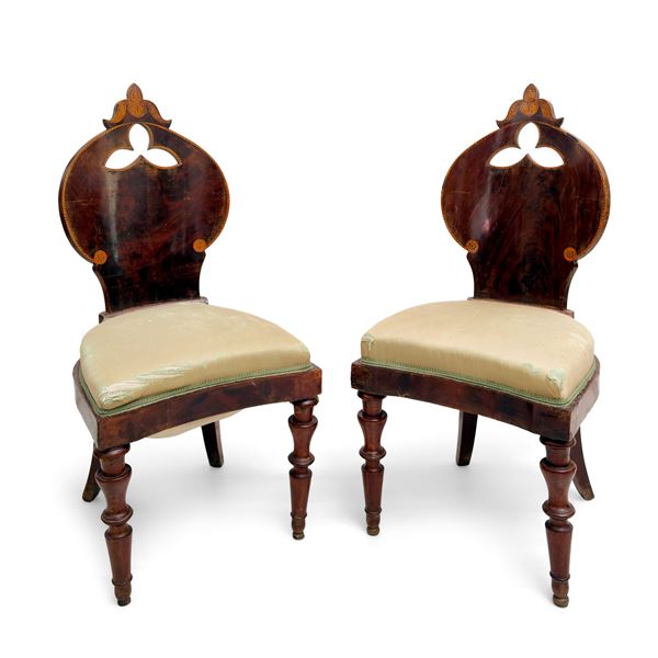 Coppia di eleganti sedie in mogano, periodo Biedermeier