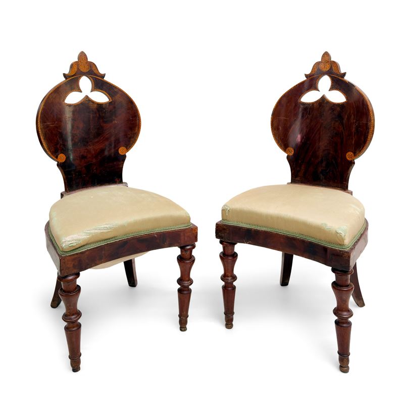 Coppia di eleganti sedie in mogano, periodo Biedermeier