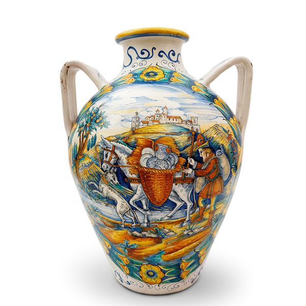 Vaso biansato in maiolica bianca e policroma