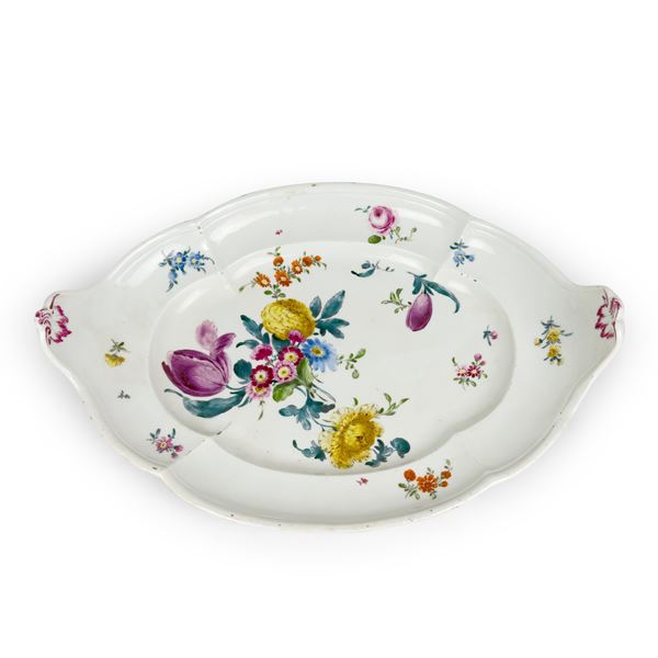 Vassoio in porcellana bianca e policroma, Meissen, fine XVIII secolo