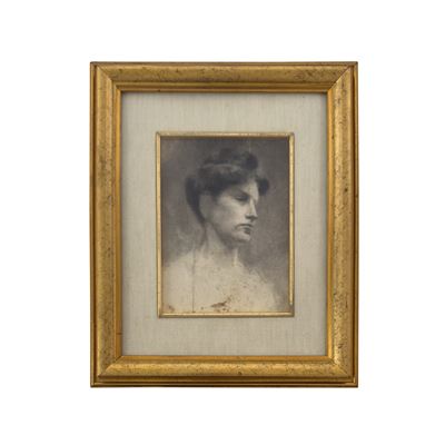 Ritratto femminile, carboncino su carta, XIX secolo