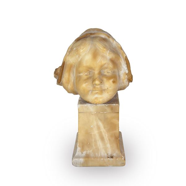 Testa di bimba con cuffietta, scultura in alabastro, inizi del XX secolo