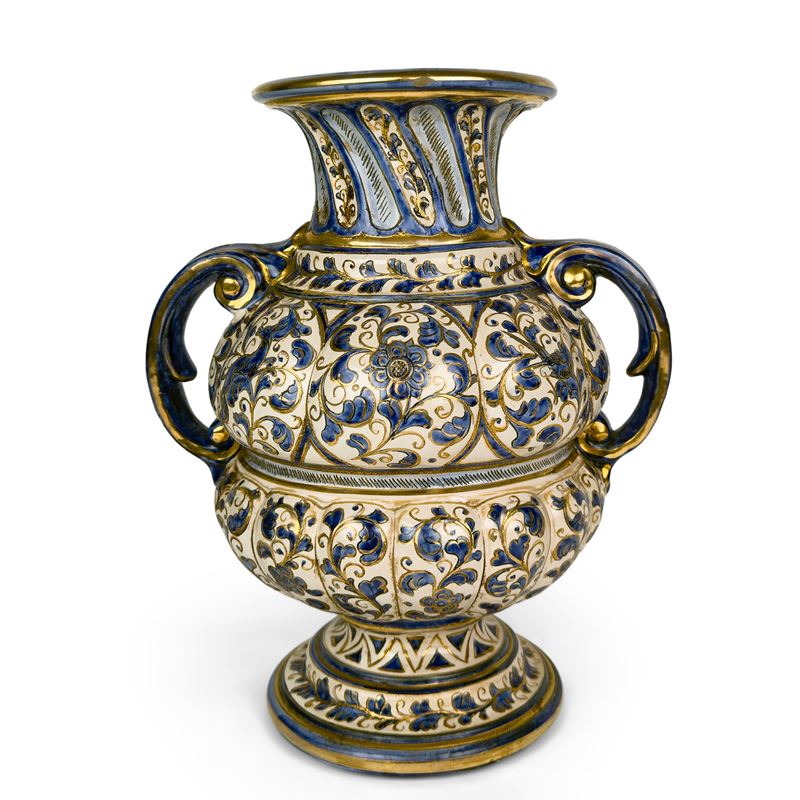 Vaso biansato, maiolica bianca, blu e dorata decorata, Perugia
