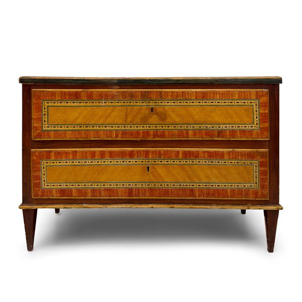 Cassettone in legno laccato in policromia, XVIII secolo