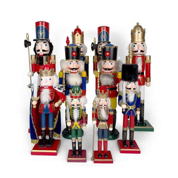 Collezione di dieci figure dello Schiaccianoci in legno policromo