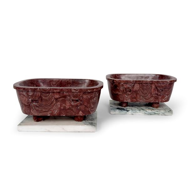 Coppia di alzate in marmo rosso
